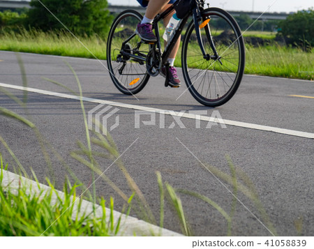 Cycling 41058839