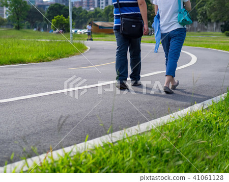 Outdoor sports 41061128