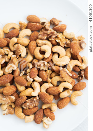 Nuts 41061500