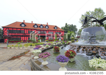 Andersen Park Community Center Exterior Summer 41061595