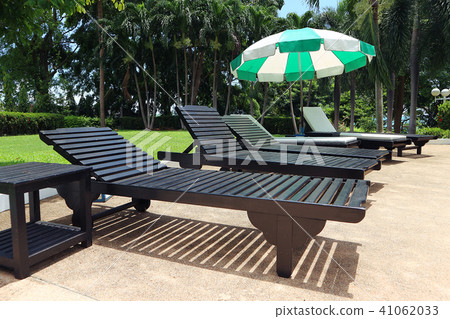 Dark brown wooden bed pool 41062033