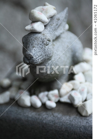 兔子寺廟兔子的一個石雕象 41065172