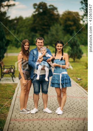 Big famify dressed in jeans Big famify dressed in jeans 41065847