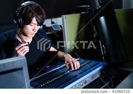 Acoustic operators 41066720