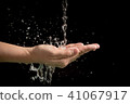 Woman's hands with water splash 41067917