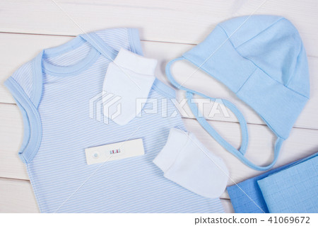 Pregnancy test with positive result and clothing Pregnancy test with positive result and clothing 41069672