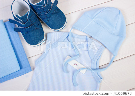 Pregnancy test with positive result and clothing Pregnancy test with positive result and clothing 41069673