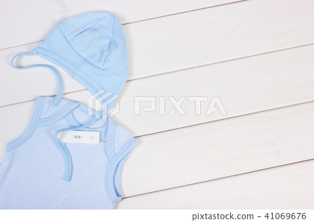 Pregnancy test with positive result and clothing Pregnancy test with positive result and clothing 41069676