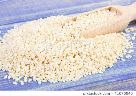 Heap of sesame seeds on wooden blue boards 41070040