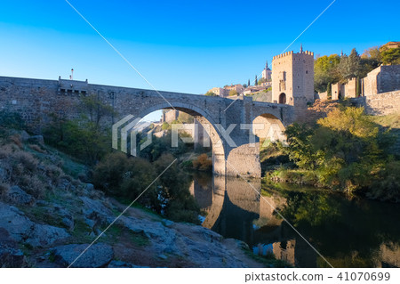 Toledo Alcantara bridge and townscape 41070699