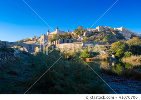 Toledo Alcantara bridge and townscape 41070700