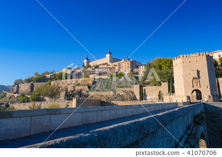 Toledo Alcantara bridge and townscape 41070706