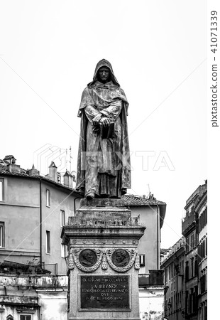 The bronze statue of Giordano Bruno in Rome 41071339