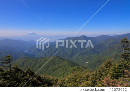 從Oku Chichibu主菜看到的富士山〜在Yugosaka Pass的Kobu Myoshigake-dake 從Oku Chichibu主菜看到的富士山〜在Yugosaka Pass的Kobu Myoshigake-dake 41072012