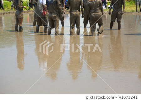 泥濘的足球 41073241