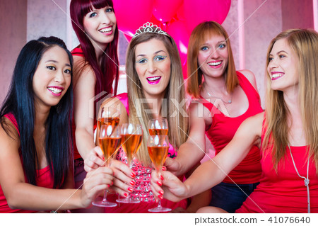 Women having bachelorette party in night club 41076640