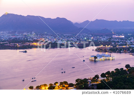 Udaipur city at lake Pichola in the evening. 41076689
