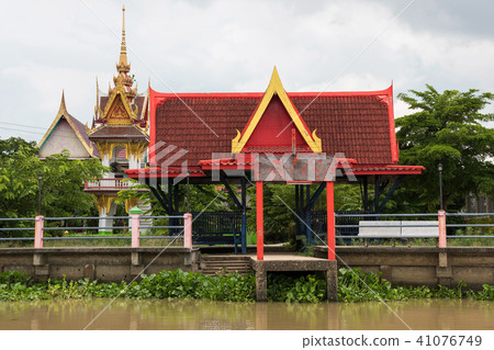 River dock to Thai temple River dock to Thai temple 41076749