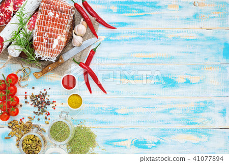 Sliced cured sausage with spices Sliced cured sausage with spices 41077894