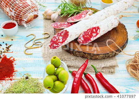 Sliced cured sausage with spices Sliced cured sausage with spices 41077897