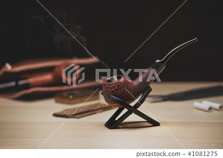 smoking tobacco pipe studio smoking tobacco pipe studio 41081275