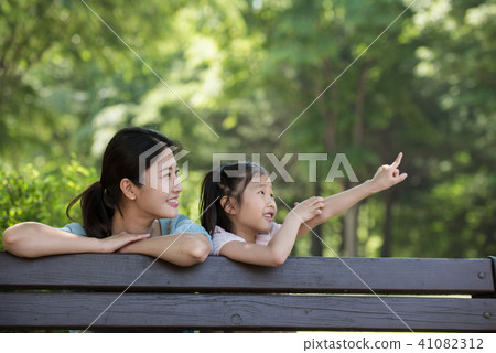 母女的深情外表 母女的深情外表 41082312