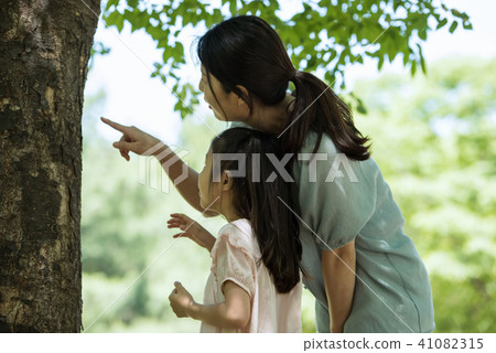 母女的深情外表 母女的深情外表 41082315