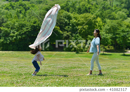 母親和女兒 41082317