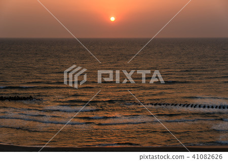 Sunset at Yunohama Beach, Yamagata Prefecture Sunset at Yunohama Beach, Yamagata 41082626