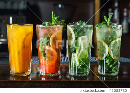 cocktail in the bar 41083780