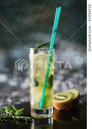 cocktail in the bar cocktail in the bar 41084016