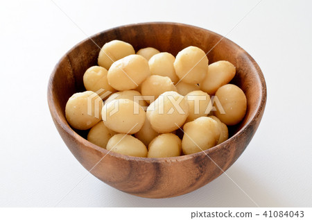 Macadamia nut 41084043