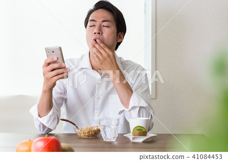 Businesspeople with no appetite Businesspeople with no appetite 41084453