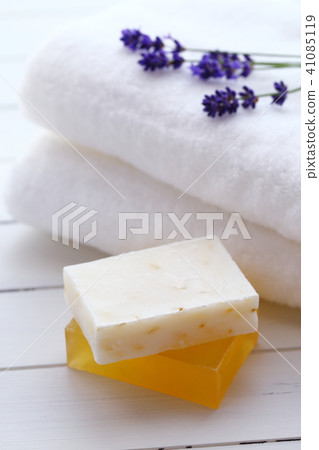 Soap and towels 41085119