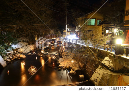Minamioguni Town, Kumamoto Prefecture, Kurokawa Onsen hot water light [January winter snow] 41085337