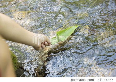 Child woman sending a Sasameboat on the river 41085877