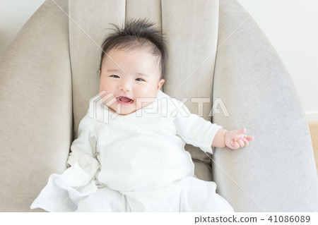 Smiling baby 41086089