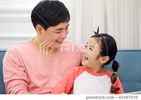 Dad spending holiday on laptop with living room sofa with daughter 41087039