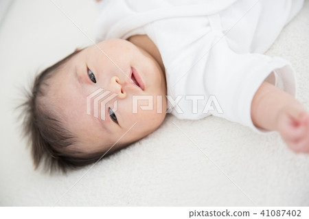 一個小孩寶寶 41087402