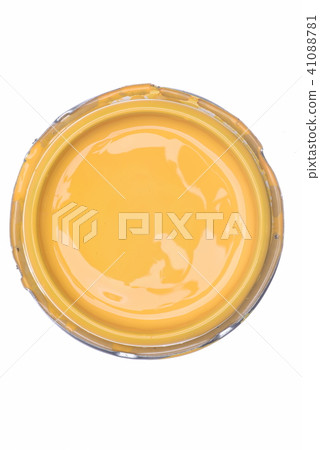 Yellow paint can lid isolated on white background 41088781