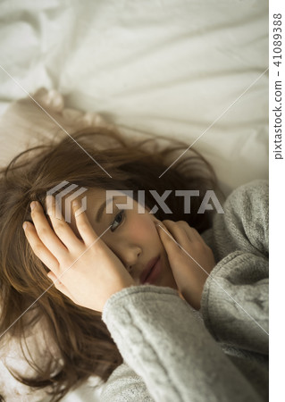 Female farewell image Female farewell image 41089388