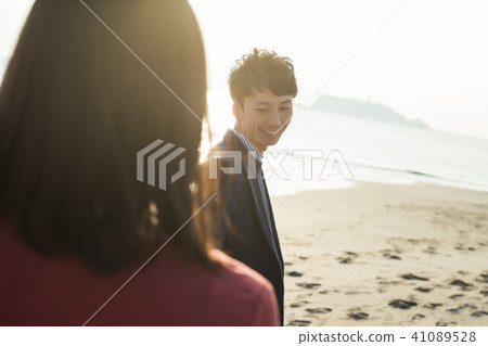 Couple coast 41089528