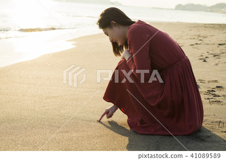 Female coast 41089589