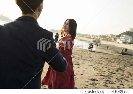 Couple coast 41089591