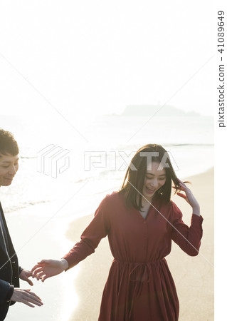 Couple coast 41089649