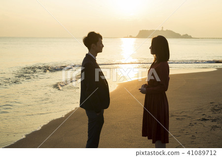 Couple coast 41089712