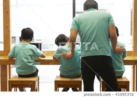 Children's workshop programmer 41095358