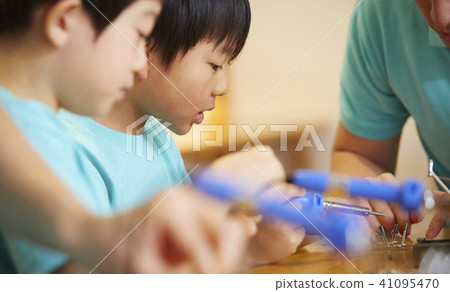Children's Workshop Crafts 41095470