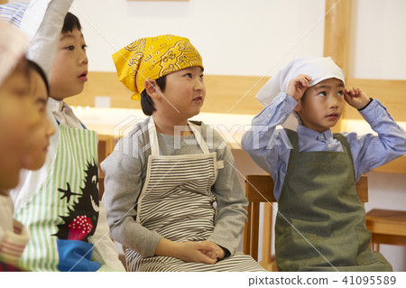 Children's workshop dish 41095589