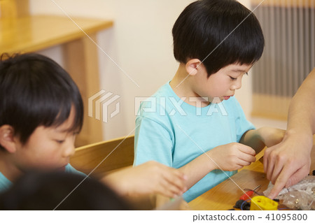 Children's Workshop Crafts Children's Workshop Crafts 41095800